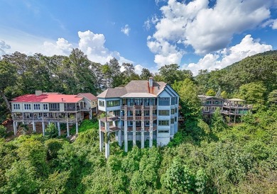 Nestled in the highly sought-after Thunderbird community, this - photo 5