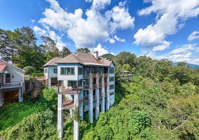 Nestled in the highly sought-after Thunderbird community, this - photo 6