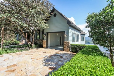 Nestled in the highly sought-after Thunderbird community, this - photo 10