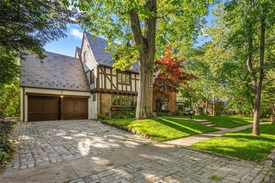 Welcome to 2 Rutland Road, a distinguished English Tudor - photo 40
