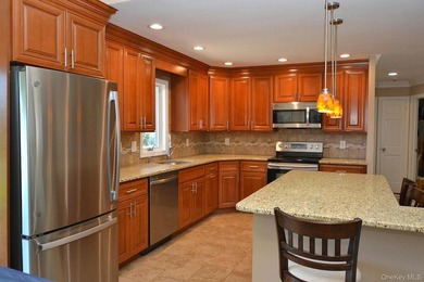 Welcome to this spacious 4-bedroom, 3-bath expanded ranch - photo 6