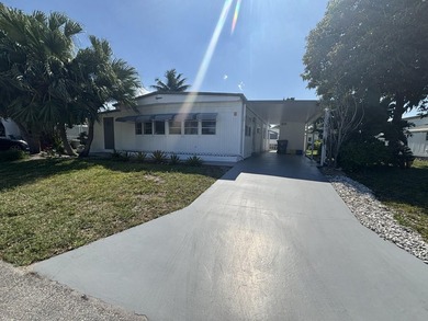 SPACIOUS HOME, VERY WELL MAINTAINED WITH 2 BEDROOMS, 2 BATHS AND - photo 2