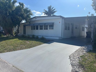 SPACIOUS HOME, VERY WELL MAINTAINED WITH 2 BEDROOMS, 2 BATHS AND - photo 4