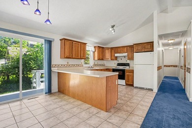 Built in 1999 and lovingly maintained by its original owner - photo 8