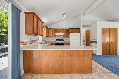Built in 1999 and lovingly maintained by its original owner - photo 9