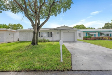 (private lake, pond, creek) Home For Sale in Plantation Florida