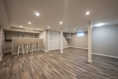 First offering of this custom-built Colonial offering over 3,000 - photo 20