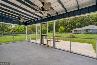 Discover this beautifully updated 3 bedroom, 2 bathroom home - photo 21