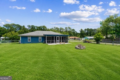 Discover this beautifully updated 3 bedroom, 2 bathroom home - photo 24