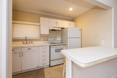 First offering of this custom-built Colonial offering over 3,000 - photo 24