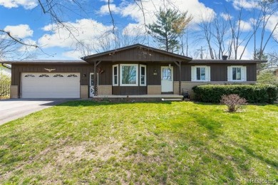 Cross Lake Home Sale Pending in West Bloomfield Michigan