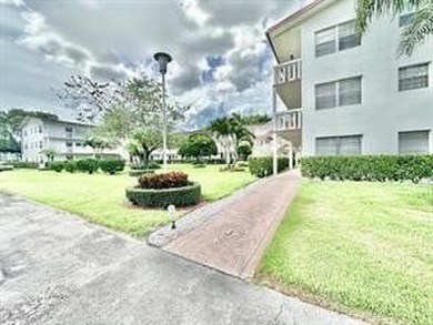 Nicely renovated 1st floor 1 Bedroom, 1.5 Baths condo located in - photo 2