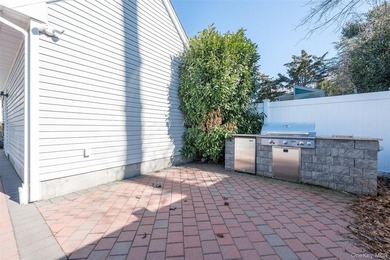 First offering of this custom-built Colonial offering over 3,000 - photo 33