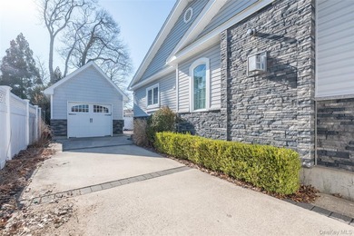 First offering of this custom-built Colonial offering over 3,000 - photo 34