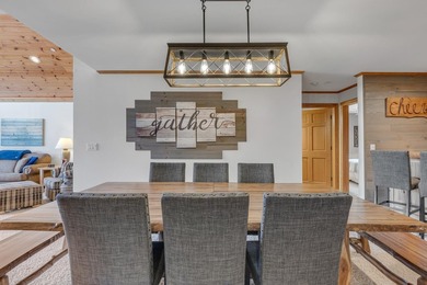 Meticulously maintained & furnished 3rd-floor unit overlooking - photo 4