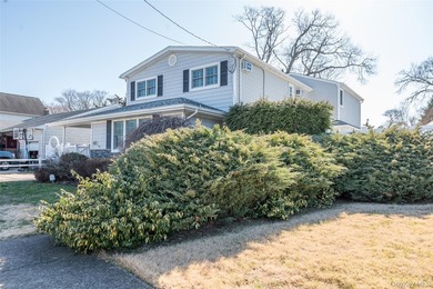 First offering of this custom-built Colonial offering over 3,000 - photo 35