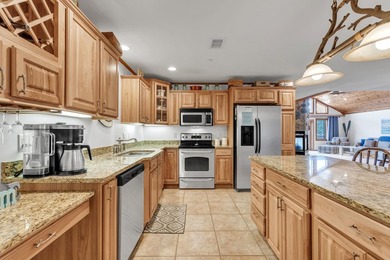 Meticulously maintained & furnished 3rd-floor unit overlooking - photo 5