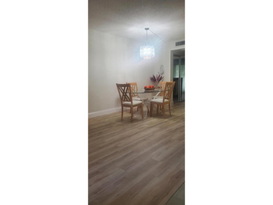 Nicely renovated 1st floor 1 Bedroom, 1.5 Baths condo located in - photo 7