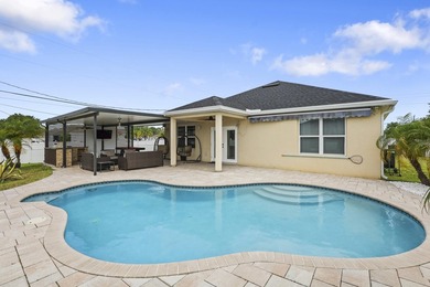 New roof 2024 - Built in 2018 - Fully fenced backyard - Corner - photo 1