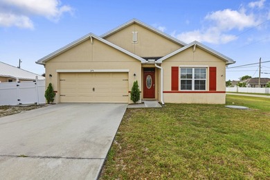 New roof 2024 - Built in 2018 - Fully fenced backyard - Corner - photo 4