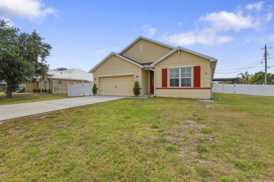 New roof 2024 - Built in 2018 - Fully fenced backyard - Corner - photo 5