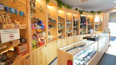 We are pleased to present this two-unit mixed-use income - photo 4