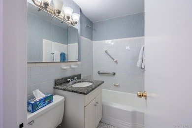 Two-bedroom front view conveniently located in Spuyten Duyvil - photo 17