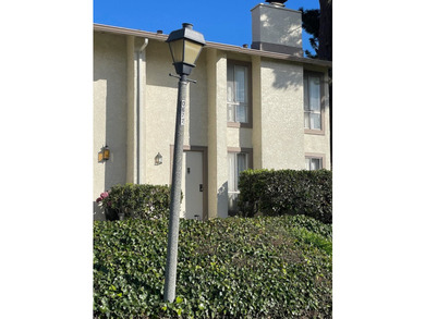 Priced to Sell- 3 Bedroom/2 Bathroom Town Home w/ Potential This - photo 1