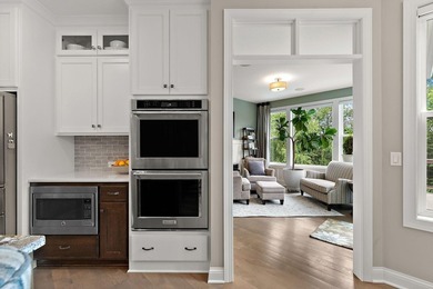 Welcome to a one-of-a-kind luxury retreat where thoughtful - photo 21
