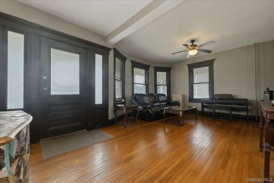 STOP THE CAR! Don't Miss out on this amazing 3 BR 1.5 Bath - photo 7
