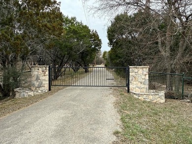 *Windy Hill Estate* is a unique, end-of-the-road gated 19 acres - photo 9