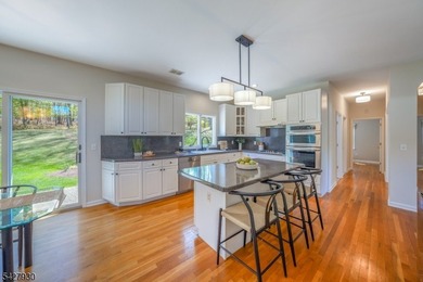EXPANSIVE 5-BED/3-BATH COLONIAL WITH INCREDIBLE SPACE & PRIVACY! - photo 2