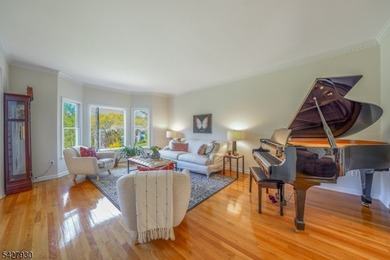 EXPANSIVE 5-BED/3-BATH COLONIAL WITH INCREDIBLE SPACE & PRIVACY! - photo 3