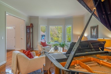 EXPANSIVE 5-BED/3-BATH COLONIAL WITH INCREDIBLE SPACE & PRIVACY! - photo 8