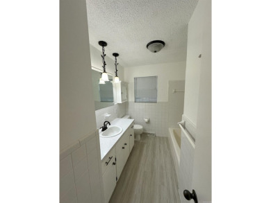 This 2 bdrm/2 bath cozy cottage on the shore of Greers Ferry - photo 6