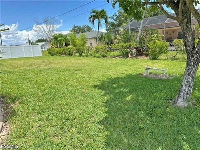 New roof in 2022! Popular open floor plan with 3 bedrooms and a - photo 2