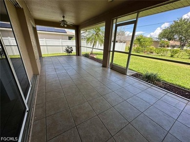 New roof in 2022! Popular open floor plan with 3 bedrooms and a - photo 4