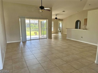 New roof in 2022! Popular open floor plan with 3 bedrooms and a - photo 10