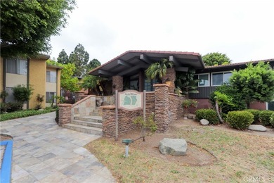 Nicely updated first-floor end-unit offering 3 bedrooms, 2 - photo 1