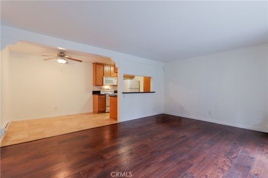 Nicely updated first-floor end-unit offering 3 bedrooms, 2 - photo 3
