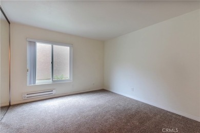 Nicely updated first-floor end-unit offering 3 bedrooms, 2 - photo 10