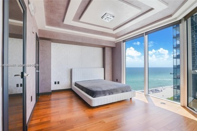 LUXURY OCEAN FRONT BUILDING, TWO SPLIT BEDROOMS PLUS  DEN AS A