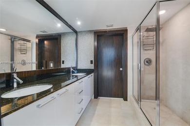 LUXURY OCEAN FRONT BUILDING, TWO SPLIT BEDROOMS PLUS  DEN AS A