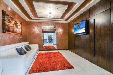 LUXURY OCEAN FRONT BUILDING, TWO SPLIT BEDROOMS PLUS  DEN AS A