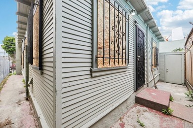Welcome to 5826 Avenal Ave, a charming gated bungalow offering - photo 20