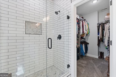 Get ready to fall head over heels for one-story living done - photo 24