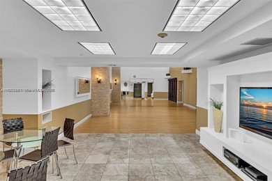 LUXURY OCEAN FRONT BUILDING, TWO SPLIT BEDROOMS PLUS  DEN AS A