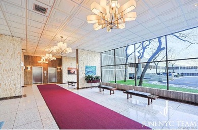 Welcome to your urban oasis in Village Mall! Enjoy a plethora or - photo 8