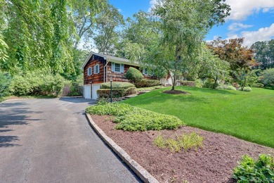 Welcome to this beautifully maintained cedar and brick-sided - photo 1