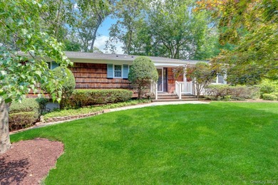 Welcome to this beautifully maintained cedar and brick-sided - photo 2